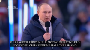 Putin nel discorso allo stadio di Mosca: “Operazione militare per evitare genocidio dei russi”