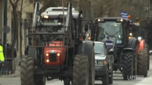 Caro energia, protesta degli agricoltori ad Atene