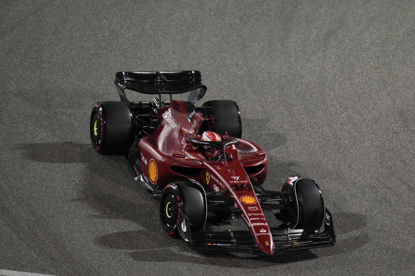 F1, in Bahrain pole per la Rossa di Leclerc davanti a Verstappen