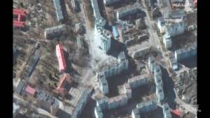 Ucraina, le immagini satellitari mostrano la devastazione di Mariupol e Chernihiv