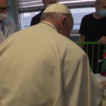 Vaticano: il Papa al Bambino Gesù visita i bimbi ucraini feriti