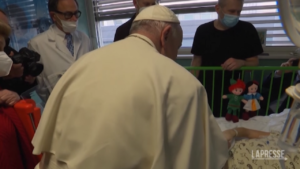 Vaticano: il Papa al Bambino Gesù visita i bimbi ucraini feriti