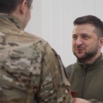 Ucraina, Zelensky premia i combattenti dei corpi di reazione rapida