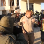 Kharkiv sotto attacco: un uomo estratto vivo dalle macerie