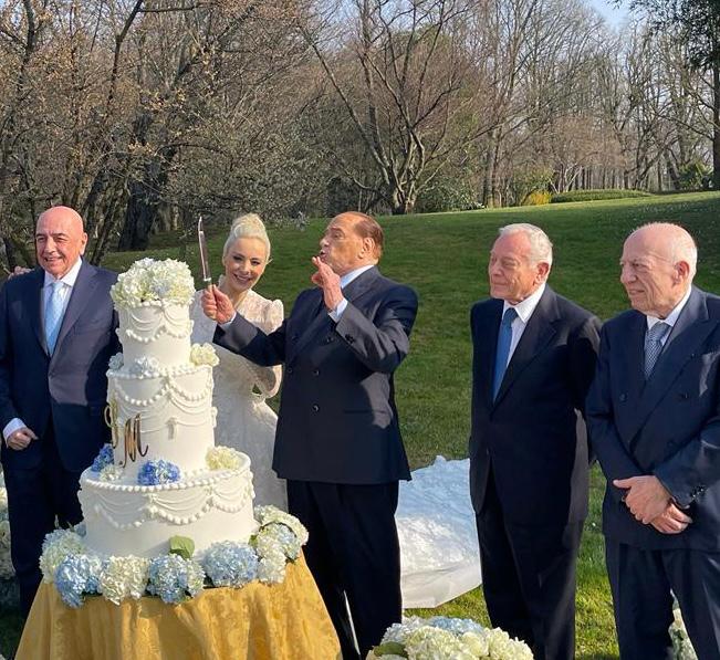 Berlusconi: party all’americana a Villa Gernetto, celebrate le ‘quasi nozze’ Cav-Fascina Berlusconi: party all’americana a Villa Gernetto, celebrate le ‘quasi nozze’ Cav-Fascina