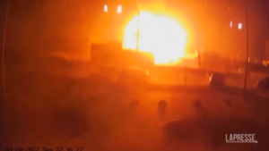 Ucraina, bombardato centro commerciale a Kiev: almeno 6 morti
