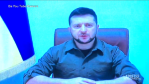 Zelensky a Montecitorio: “Il nostro popolo è diventato l’esercito”
