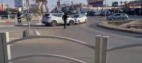 Israele, un terrorista uccide 4 persone a Be’er Sheva: poi viene colpito a morte da un autista di bus