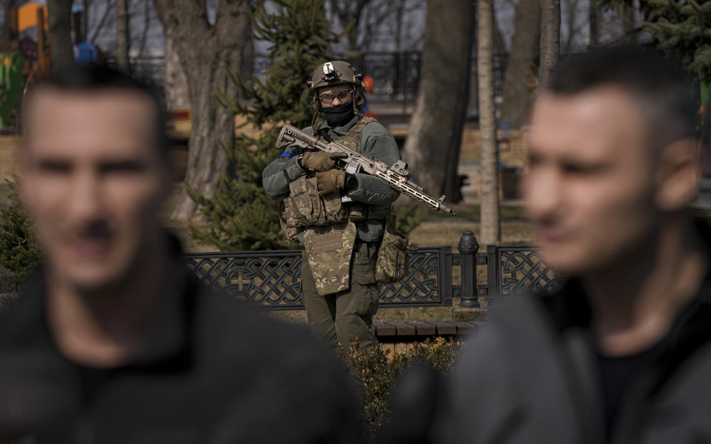 Ucraina: nessuna tregua dopo un mese di guerra. Putin minaccia, gas si paghi in rubli