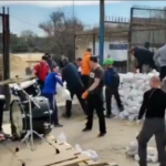 Ucraina, gli abitanti di Odessa si preparano alla battaglia cantando i Bon Jovi