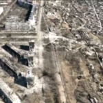 Ucraina, la devastazione di Mariupol ripresa dal drone