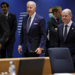 Ucraina, Biden rinsalda fronte transatlantico e avverte: “Se Putin userà armi chimiche risponderemo”