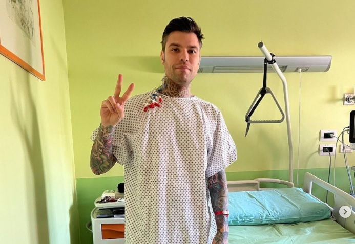 Fedez rivela la sua malattia: “Ho raro tumore neuroendocrino del pancreas”