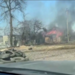 Ucraina, viaggio in auto tra le strade bombardate di Chernihiv
