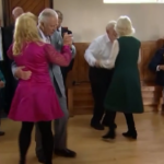 Carlo e Camilla si esibiscono in una danza irlandese