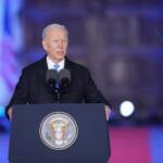 Ucraina, attacchi russi a Leopoli, Kiev e Chernihiv. Biden in Polonia: “Putin è un macellaio e un dittatore, non può restare al potere”. Poi cita Wojtyla