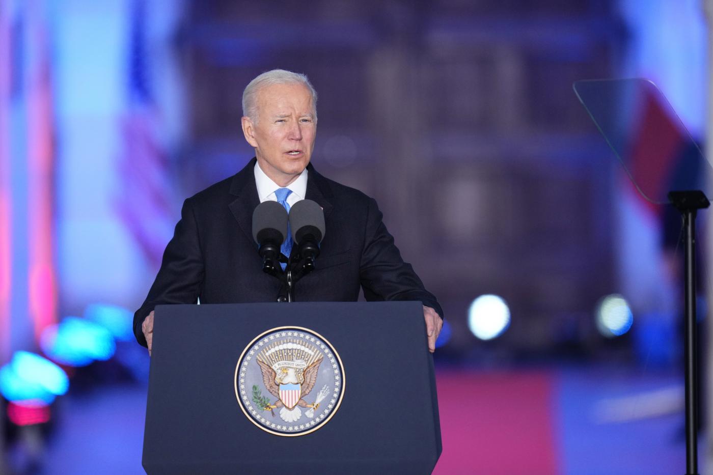 Ucraina, attacchi russi a Leopoli, Kiev e Chernihiv. Biden in Polonia: “Putin è un macellaio e un dittatore, non può restare al potere”. Poi cita Wojtyla