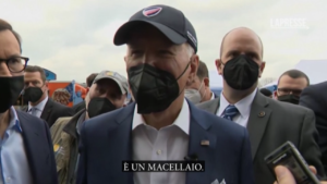 Ucraina, Biden incontra i profughi a Varsavia: “Putin è un macellaio”