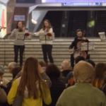 Ucraina, musicisti si esibiscono nella metro di Kharkiv