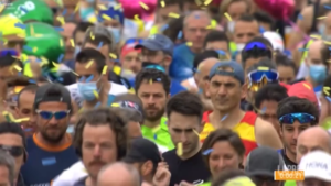 Il mondo corre per la pace, Maratona di Roma tra pettorali arcobaleno e colori dell’Ucraina