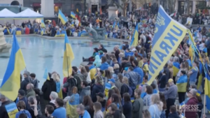 Londra, in migliaia in piazza a sostegno dell’Ucraina