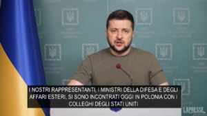 Ucraina, Zelensky: “Impossibile salvare Mariupol senza carri armati e aerei”