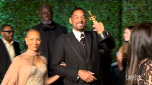 Oscar: Will Smith torna a sorridere al party di Vanity Fair, lo schiaffo a Chris Rock è già alle spalle