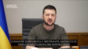Ucraina, Zelensky: “Dobbiamo trovare accordo con Russia, pronti a discutere di neutralità”