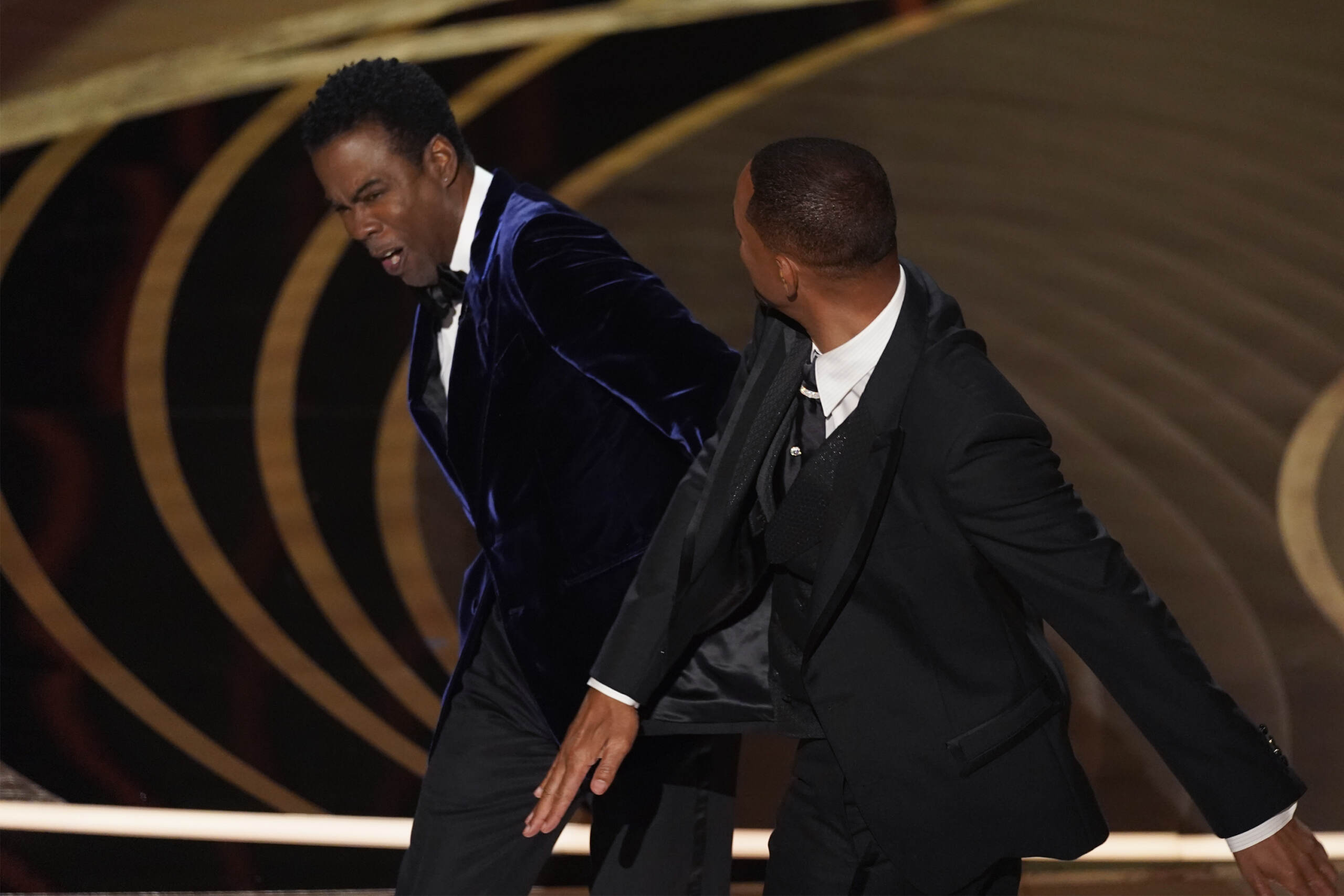 Oscar: Will Smith, pugni e lacrime sul palco e poi le scuse