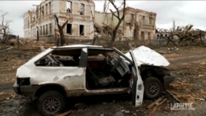 Ucraina, Izyum devastata dai combattimenti