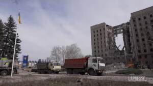 Ucraina: edificio governativo colpito a Mykolaiv, nella facciata un buco impressionante