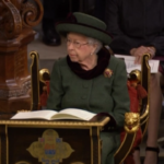Royal family, la regina Elisabetta insieme al figlio Andrea a Westminster