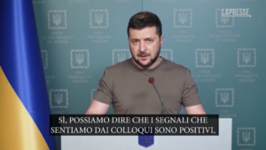 Ucraina, Zelensky: “Da negoziati segnali positivi, ma non fermano le bombe”