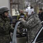 Ucraina, ancora bombe Kiev e Dnipro. Mosca annuncia tregua temporanea su Mariupol. Draghi a Putin: “La chiamo per parlare di pace”. Per Pentagono truppe russe si stanno ritirando da Chernobyl 