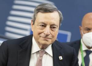 Draghi a Putin: “Parliamo di pace”. Il premier chiede de-escalation e cessate il fuoco