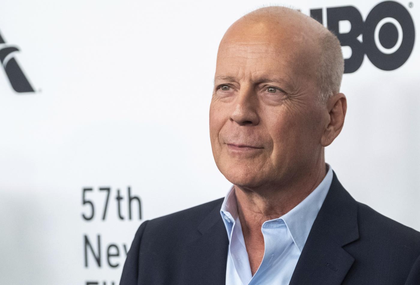 Bruce Willis lascia le scene: è affetto da afasia. L’annuncio della famiglia