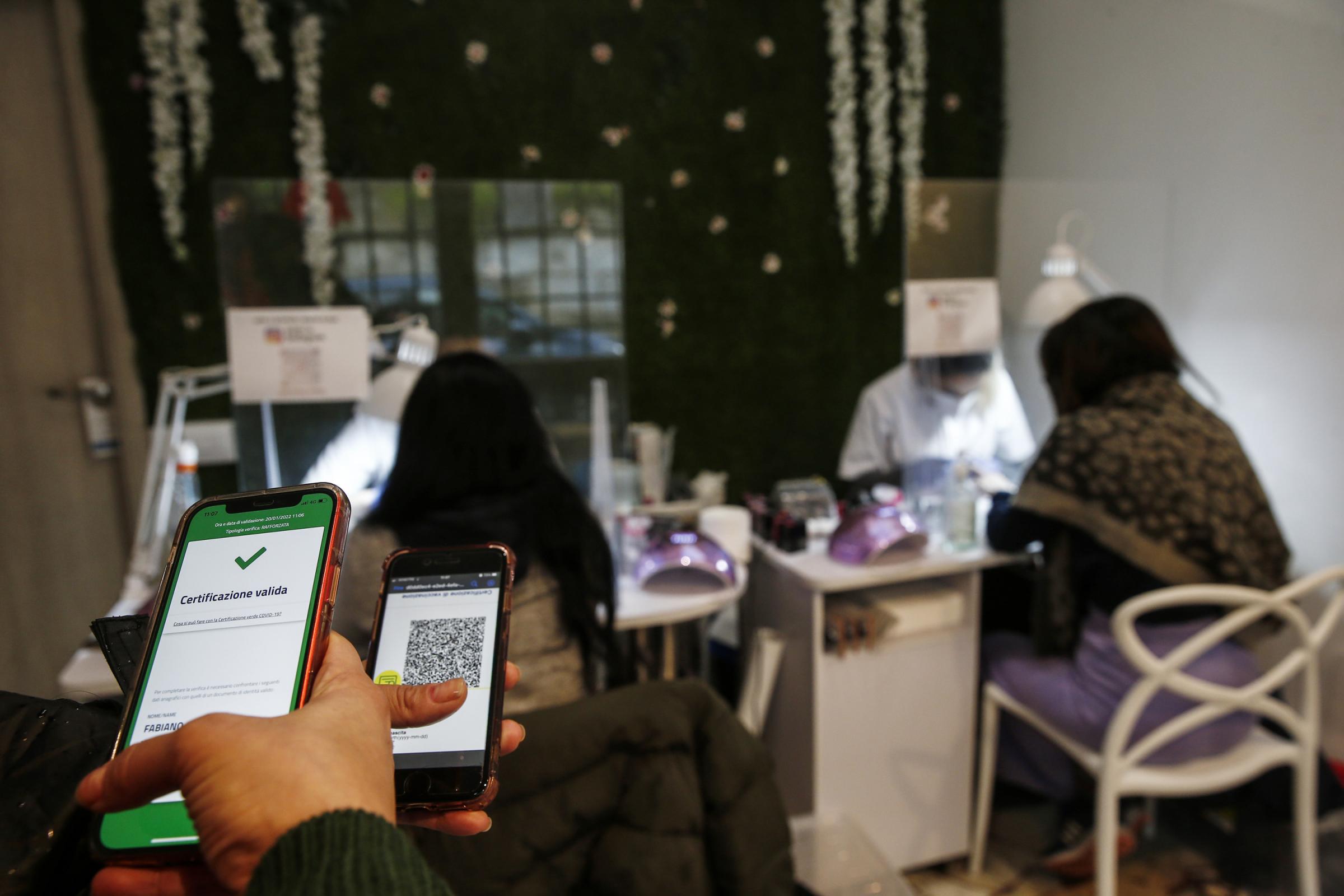 Covid, misure di contenimento e Green Pass: cosa cambia da venerdì 1° aprile – SCHEDA Covid, misure di contenimento e Green Pass: cosa cambia da venerdì 1° aprile – SCHEDA