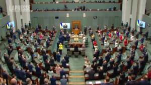 Ucraina, Zelensky al parlamento australiano: “Più aiuti e sanzioni contro Mosca”