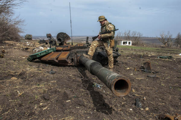 Guerra Russia-Ucraina, l'inferno di Kiev tra carri armati e sobborghi distrutti