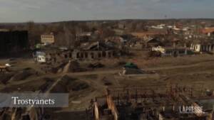 Ucraina, il video del drone che mostra la devastazione a Kharkiv e Trostyanets