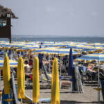 Confcommercio: guerra e caro energia, gli italiani tagliano su turismo e cultura