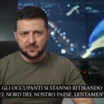 Ucraina, Zelensky: “Russi minano case e corpi delle vittime”