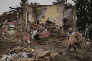 Guerra Russia-Ucraina, l'inferno di Kiev tra carri armati e sobborghi distrutti
