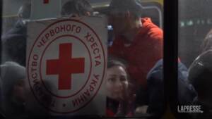 Ucraina, gli sfollati di Mariupol arrivano a Zaporizhzhia