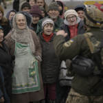 Ucraina: “Russi via dalla zona di Kiev. Cremlino: “Dialogo con Ue quando smaltirà sbornia Usa”