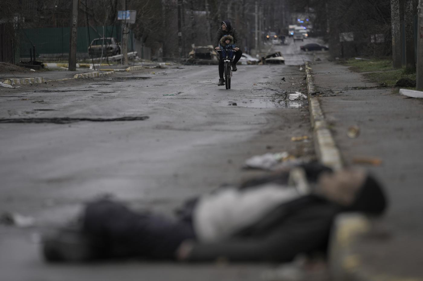 Zelensky: “A Bucha genocidio, responsabili saranno trovati e puniti”. Ue al lavoro per nuove sanzioni. Stoltenberg: “Bene indagine Corte penale” Zelensky: “A Bucha genocidio, responsabili saranno trovati e puniti”. Ue al lavoro per nuove sanzioni. Stoltenberg: “Bene indagine Corte penale”
