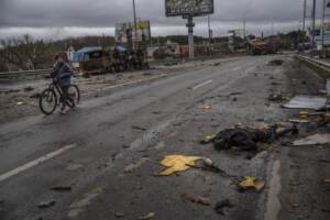 Ucraina, i russi allentano la morsa su Kiev e gli ucraini riconquistano la regione della capitale