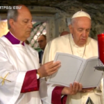 Il Papa a Malta nella Grotta di San Paolo, firma Libro d’onore