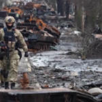 Ucraina: tra le strade di Bucha, città devastata alla periferia di Kiev