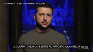 Grammy, videomessaggio di Zelensky: “Riempite il silenzio della morte con la musica”